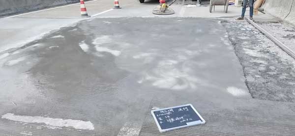 快干水泥澆筑病害路段及養(yǎng)護(hù)